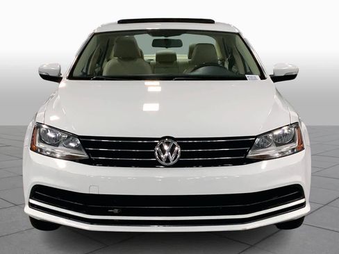 Used 2017 Volkswagen Jetta SE image 3