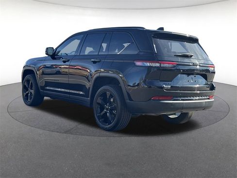 Used 2023 Jeep Grand Cherokee Altitude image 6