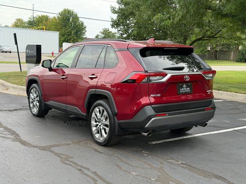 Used 2019 Toyota RAV4 Limited w/ Cold Weather Package AWD/4WD image 3