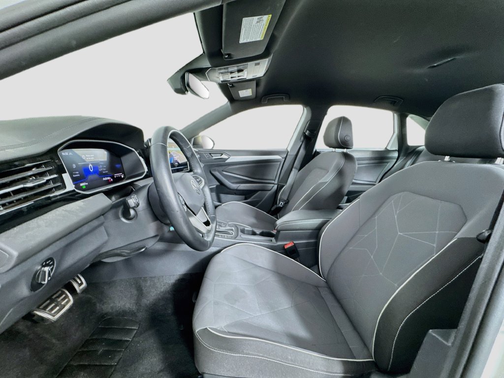 Used 2025 Volkswagen Jetta Sport FWD image 12