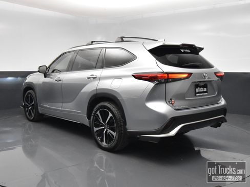 Used 2021 Toyota Highlander XSE FWD image 5