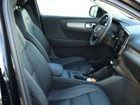 Used 2025 Volvo XC40 B5 Core image 49