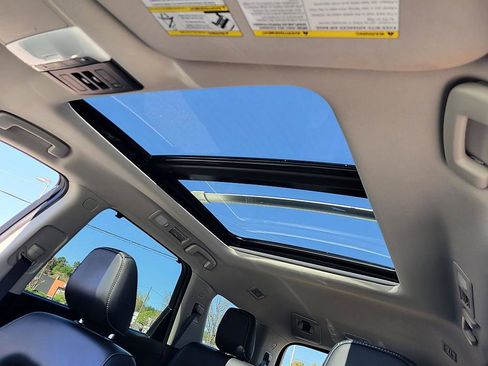 Certified 2024 Nissan Pathfinder SL w/ SL Premium Package image 17