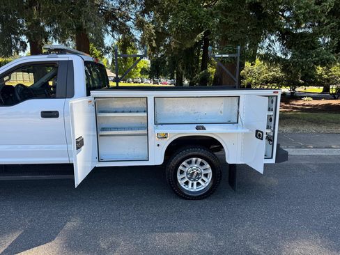 Used 2018 Ford F250 XL w/ STX Appearance Package AWD/4WD image 30