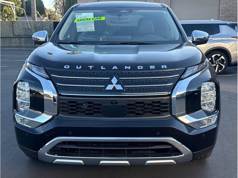 Used 2025 Mitsubishi Outlander SE AWD/4WD image 2