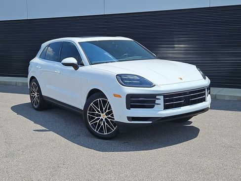 Certified 2024 Porsche Cayenne AWD/4WD image 3