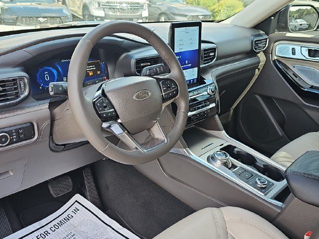 Used 2024 Ford Explorer Platinum w/ Technology Package AWD/4WD image 17