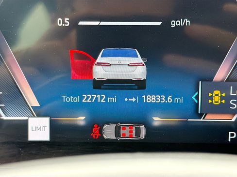 Certified 2025 BMW 530i image 43