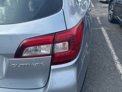 Used 2019 Subaru Outback 2.5i image 2