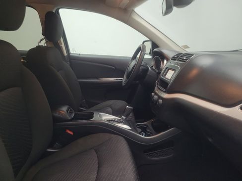 Used 2019 Dodge Journey SE FWD image 21