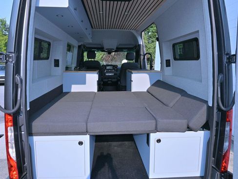 Used 2025 Mercedes-Benz Sprinter 2500 image 21