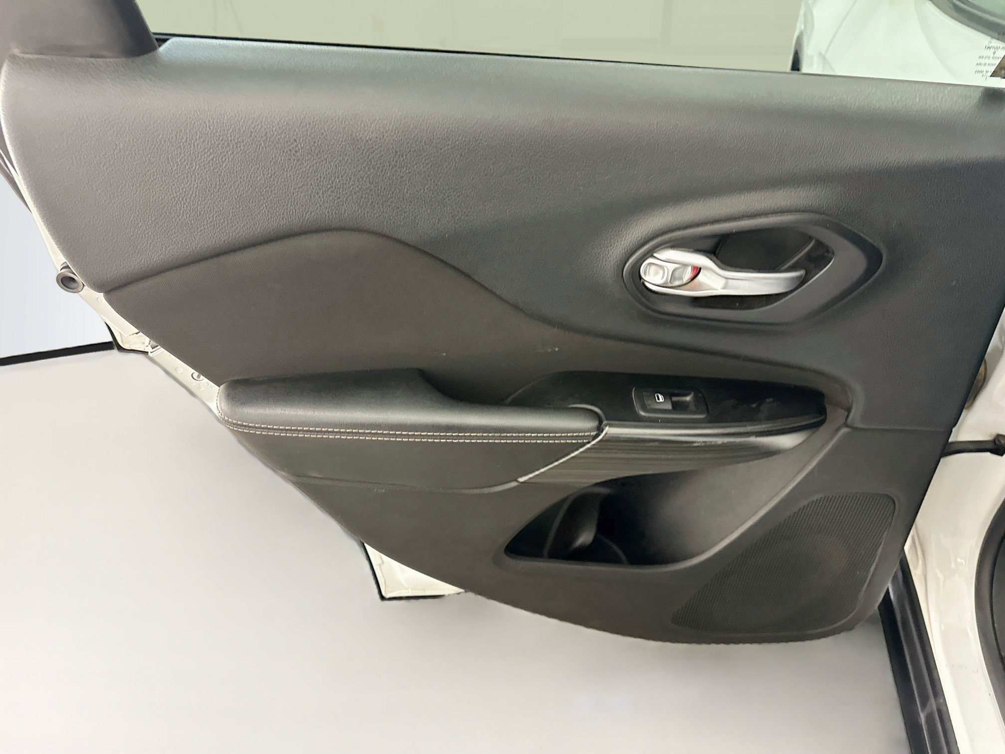 Used 2014 Jeep Cherokee Sport AWD/4WD image 25
