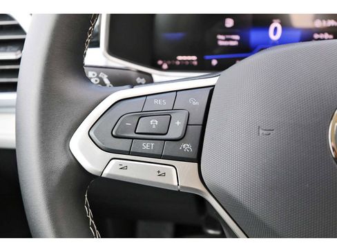 Used 2025 Volkswagen Taos SE image 15