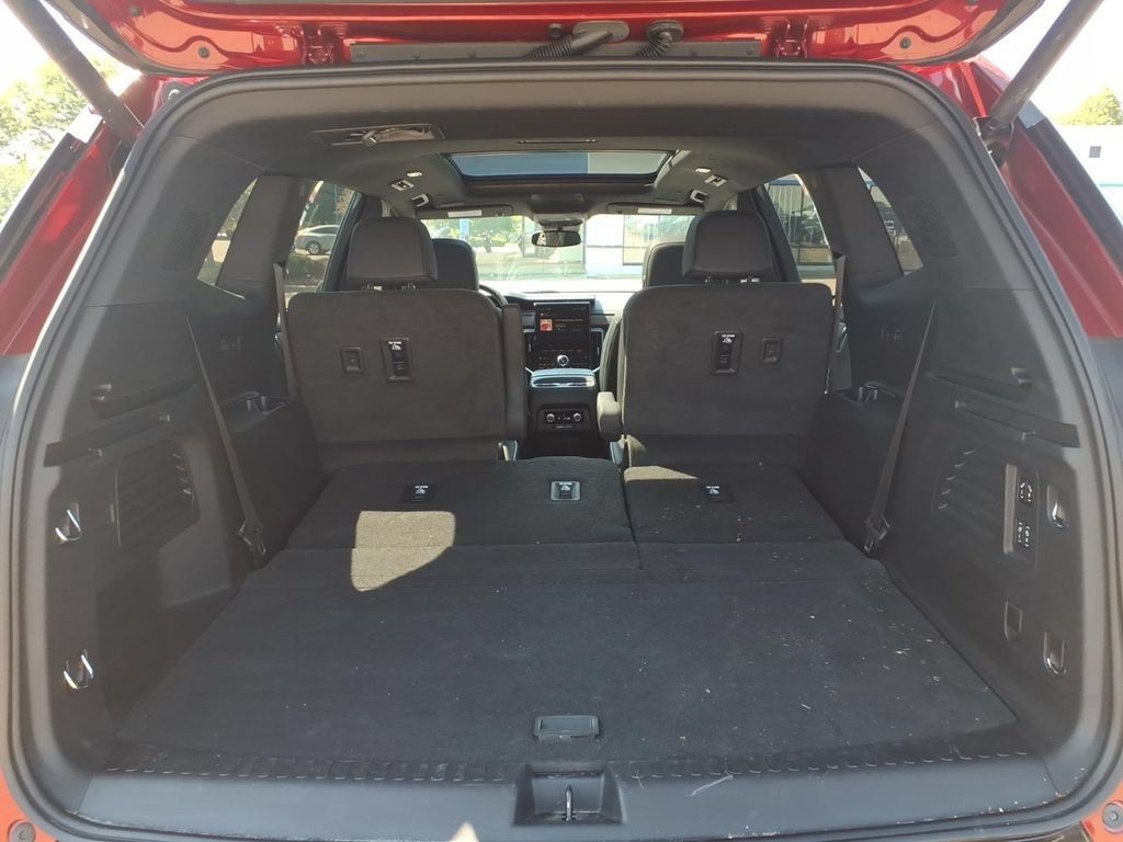 Used 2024 GMC Acadia Denali FWD image 8