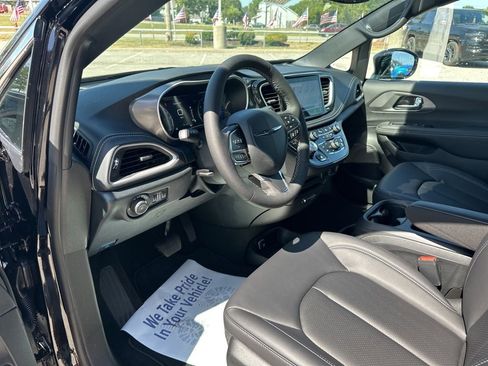 New 2026 Chrysler Pacifica Select image 61