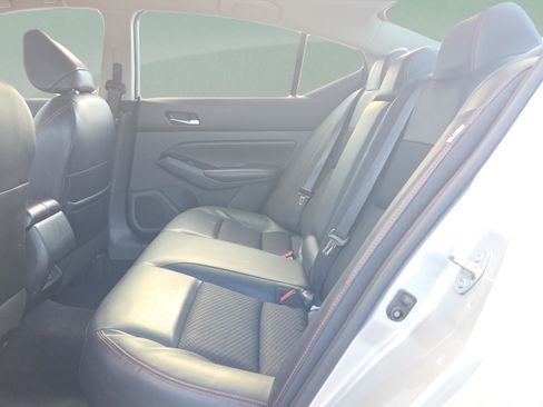 Used 2024 Nissan Altima 2.5 SR FWD image 10
