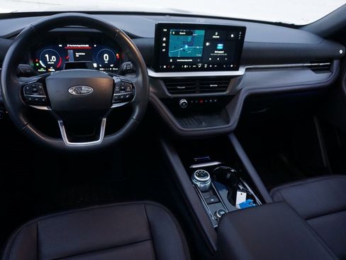 Used 2025 Ford Explorer Platinum w/ Ultimate Package image 16