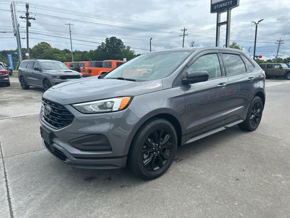 Used 2022 Ford Edge SE w/ Black Appearance Package