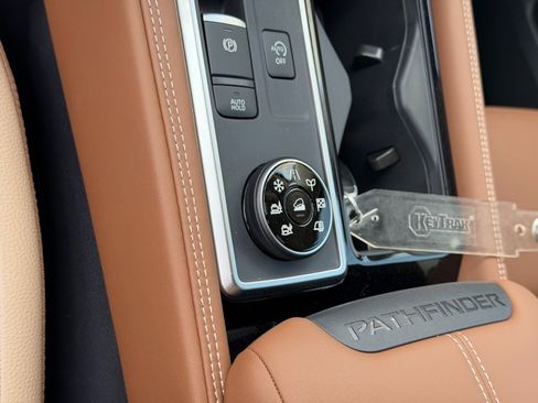 New 2026 Nissan Pathfinder Platinum AWD/4WD image 28