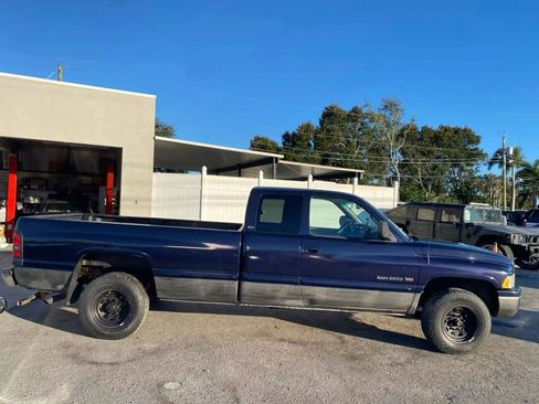 Used 1999 Dodge Ram 2500 Truck 2WD Club Cab image 2