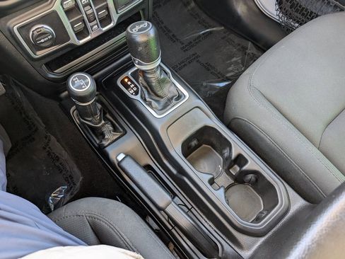 Used 2018 Jeep Wrangler Unlimited Sport S image 16