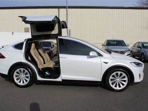 Used 2017 Tesla Model X 100D image 9