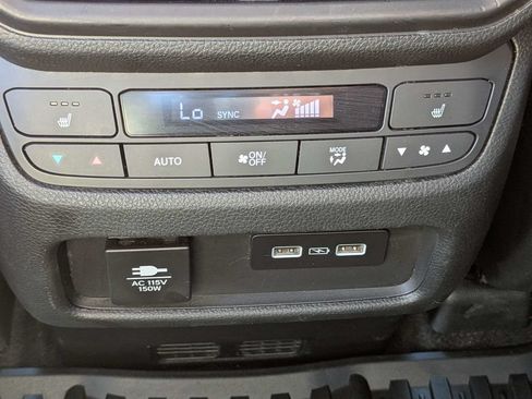 Used 2023 Honda Pilot Elite image 16