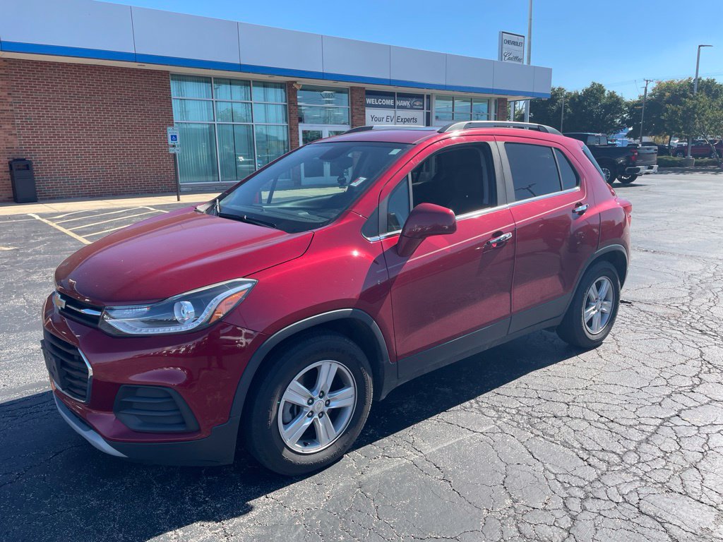 Used 2020 Chevrolet Trax LT w/ Sun & Sound Package FWD image 1