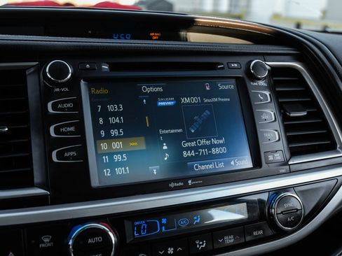 Used 2015 Toyota Highlander XLE image 26