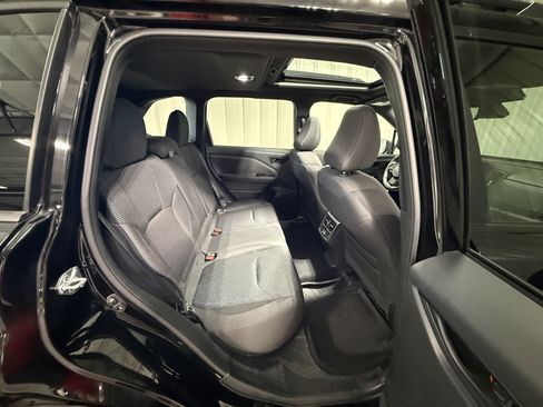 Used 2025 Subaru Forester Premium AWD/4WD image 8