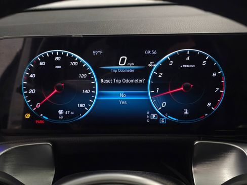 Used 2023 Mercedes-Benz GLB 250 4MATIC w/ Premium Package image 37