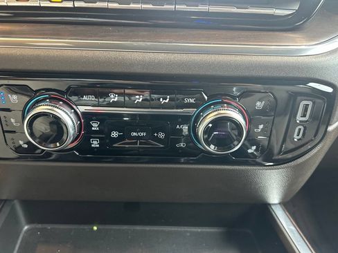 Used 2023 GMC Sierra 1500 SLT w/ SLT Premium Plus Package AWD/4WD image 18
