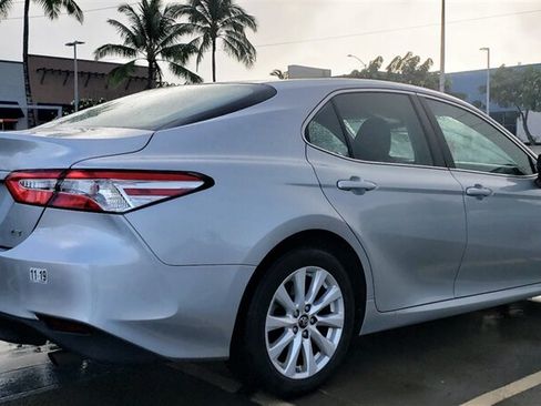 Used 2018 Toyota Camry LE FWD image 16