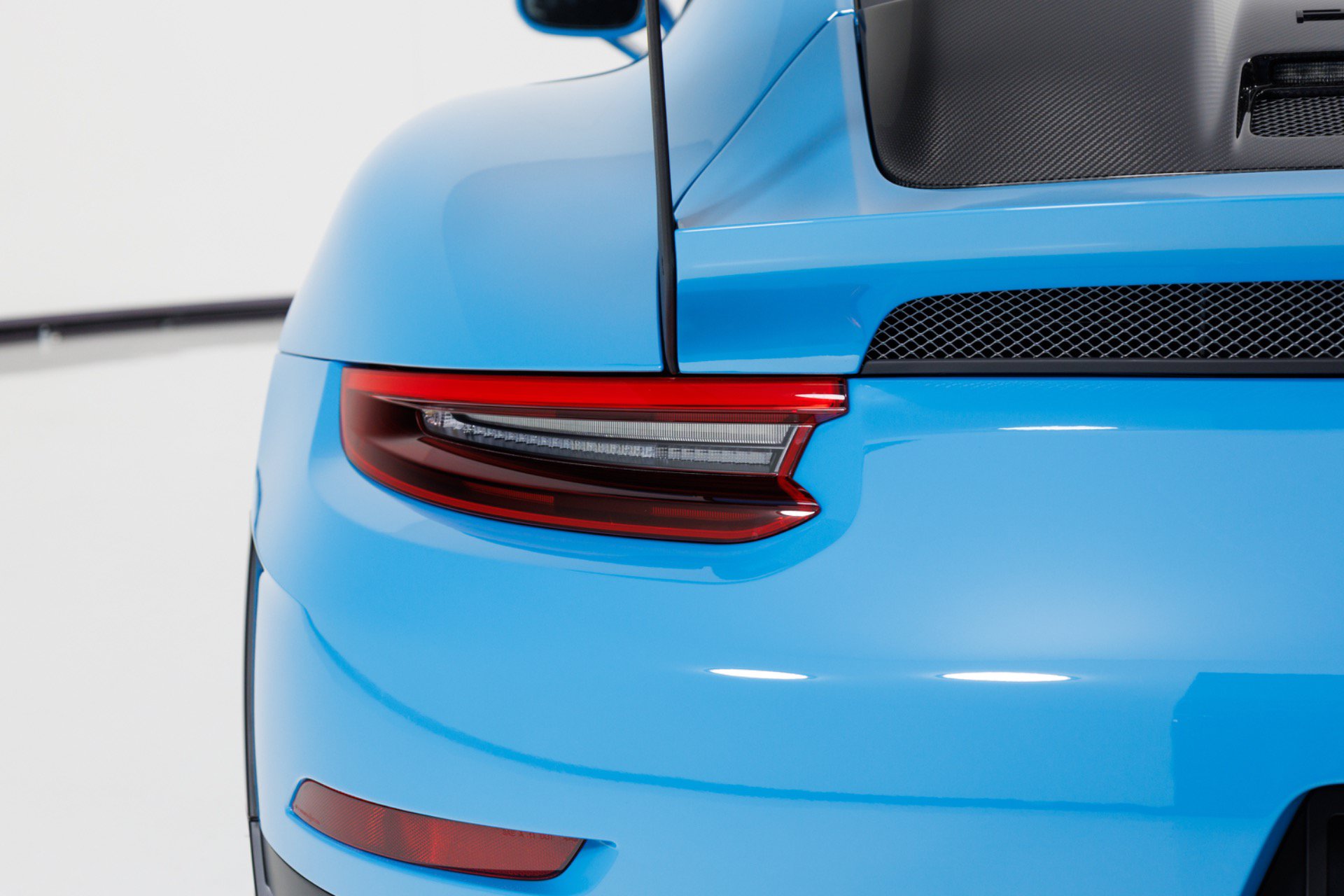 Used 2019 Porsche 911 GT2 RS RWD image 80