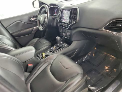 Used 2019 Jeep Cherokee Limited image 18