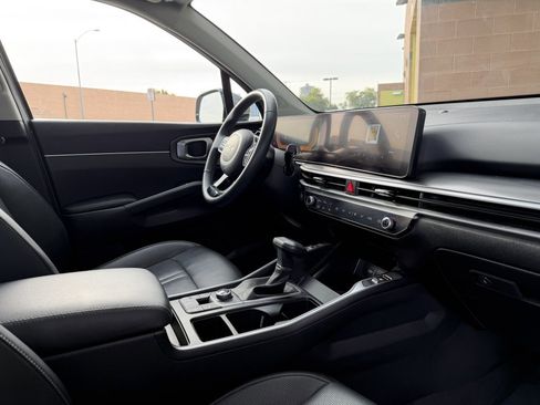 Used 2024 Kia Sorento S w/ Panoramic Sunroof Package image 41