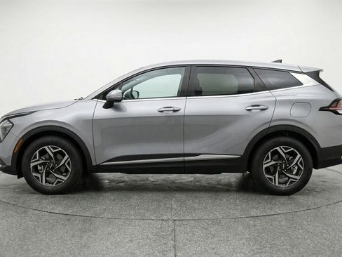 Used 2025 Kia Sportage LX image 5