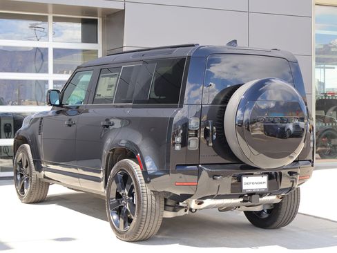 New 2026 Land Rover Defender 110 X-Dynamic SE image 8