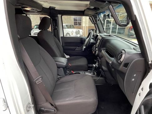 Used 2017 Jeep Wrangler Unlimited Sport w/ Connectivity Group AWD/4WD image 25