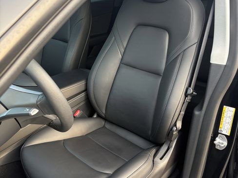 Used 2023 Tesla Model Y Performance image 6