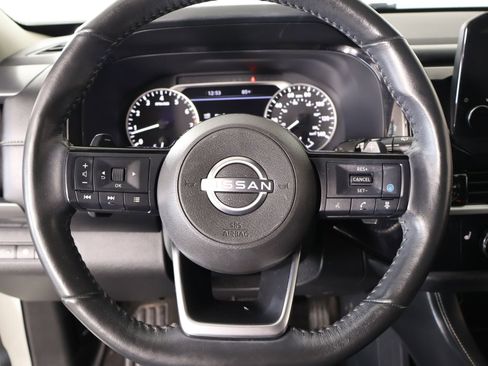 Used 2024 Nissan Pathfinder SL FWD image 3