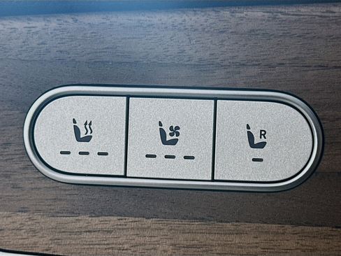 Used 2026 Mercedes-Benz GLS 450 4MATIC image 26