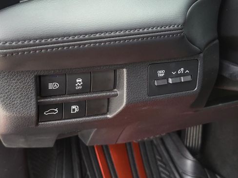 Used 2022 Toyota Avalon XLE image 19