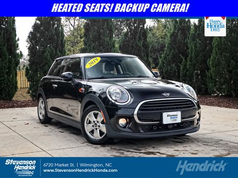 Used 2019 MINI Cooper 2-Door Hardtop image 1