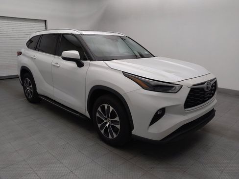 Used 2022 Toyota Highlander XLE FWD image 13