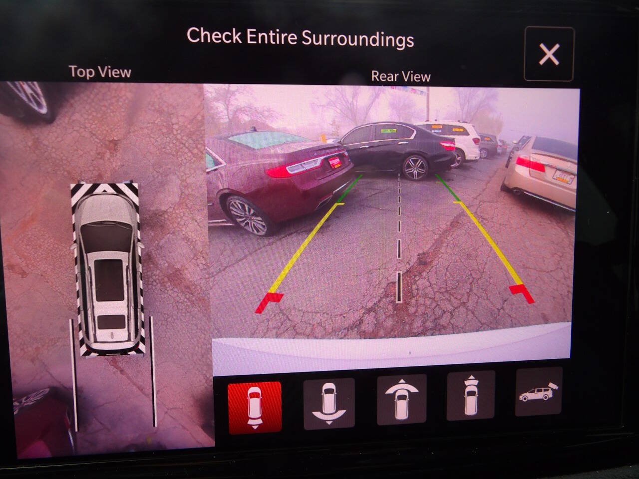 Used 2021 Chrysler Pacifica Touring-L FWD image 23