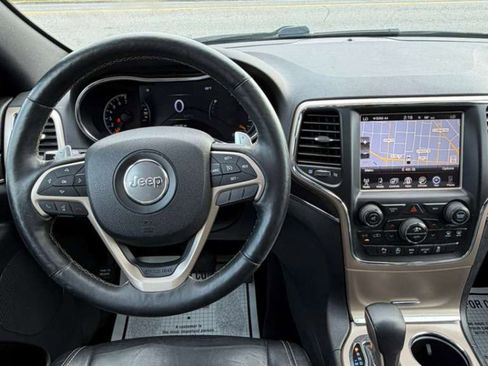 Used 2017 Jeep Grand Cherokee Limited image 24