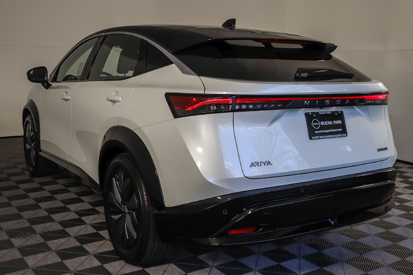 Used 2024 Nissan Ariya FWD image 6