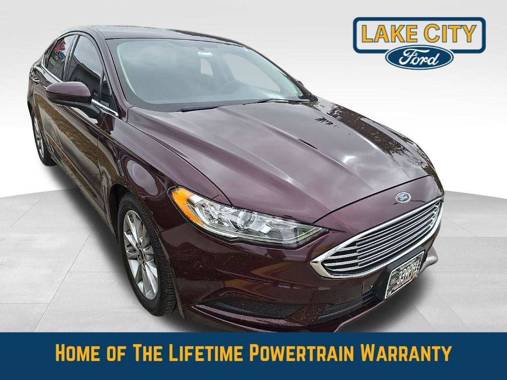 Used 2017 Ford Fusion SE w/ Fusion SE Technology Package FWD image 3