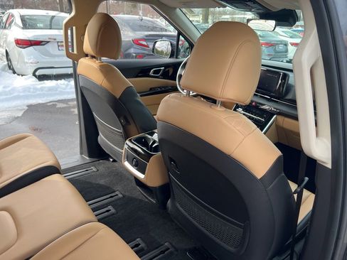 Certified 2024 Kia Carnival EX image 17